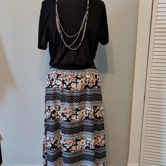 LuLaRoe Dresses & Skirts - Lularoe maxi skirt Size M